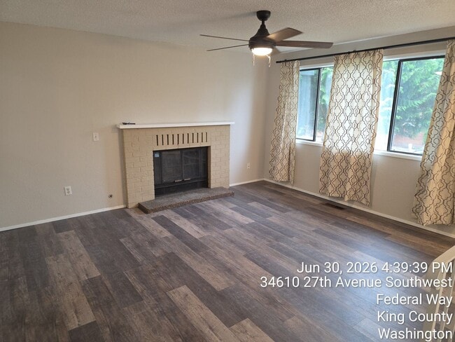 Building Photo - Federal way split level home - 3 bedrooms 2 bathrooms, AC, RV parking, EV Chargers and more, Avai...