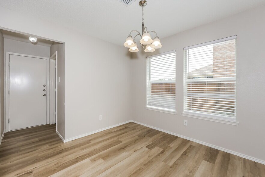 Building Photo - 2628 Loch Wood Dr