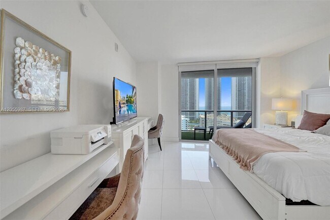 Building Photo - 2600 E Hallandale Beach Blvd