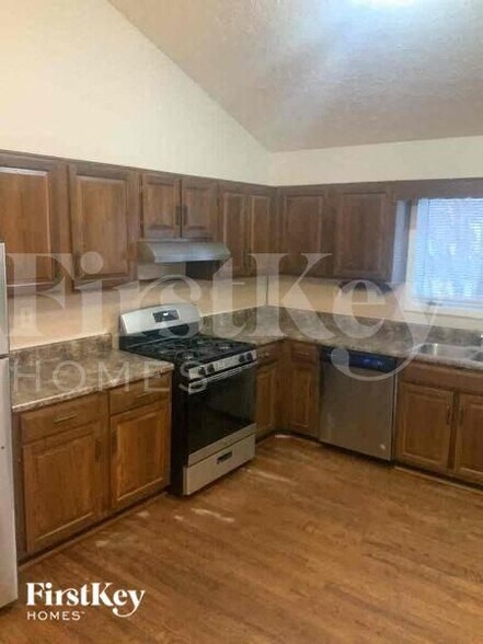 Building Photo - 2876 Fieldstone Dr SE