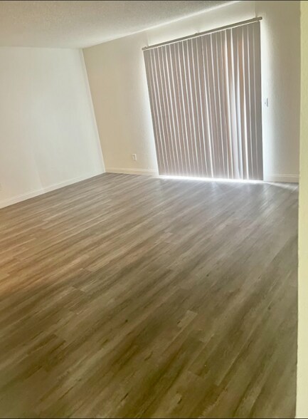 Building Photo - 1750 Karen Ave