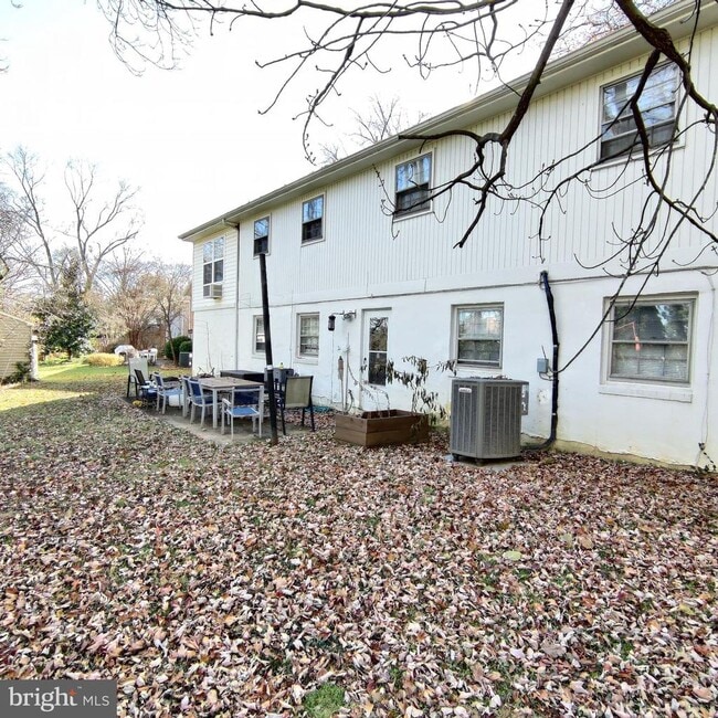 Building Photo - 1823 N Harrison St