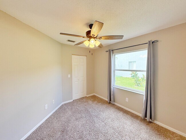 Building Photo - 39 Fischer Ln