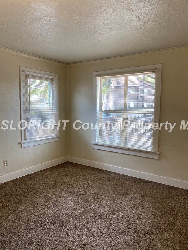 Building Photo - AVAILABLE JULY - Great 2 Bedroom Close to Poly/Downtown