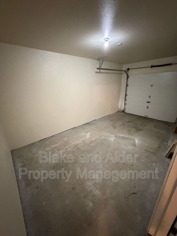 Building Photo - 13637 SE Center St