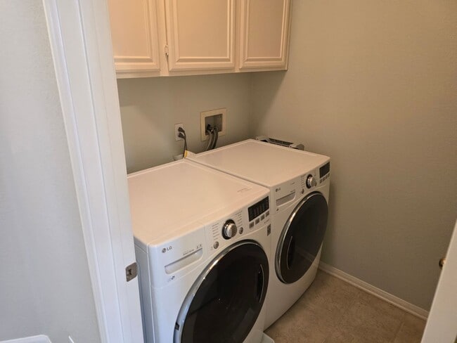 Building Photo - Nicely Updated Three Bedroom Home in Torrey Hills