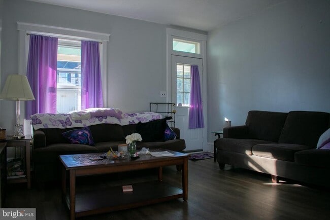 Building Photo - 605 Bridge St