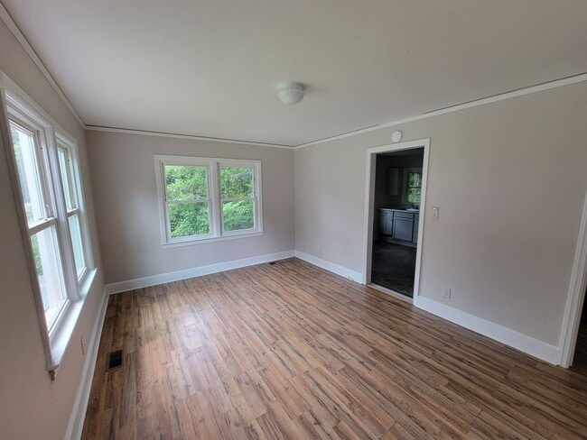 Building Photo - 2 Bedroom 1 Bathroom House!
