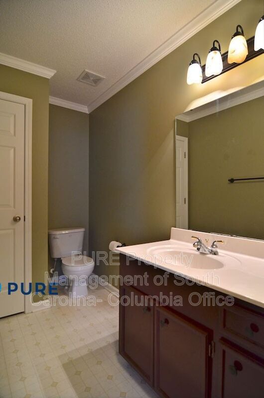 Building Photo - 209 Pine Loop Dr