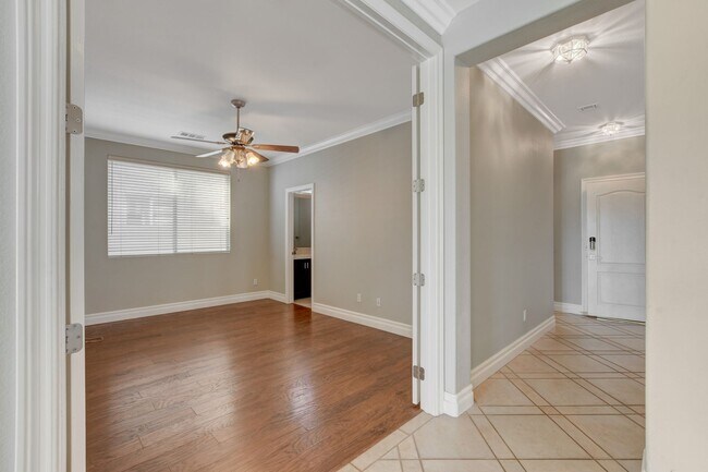 Building Photo - COMING SOON!! $1000 off 1st months Rent Guard-Gated Golf Course Living on the 14th Green!