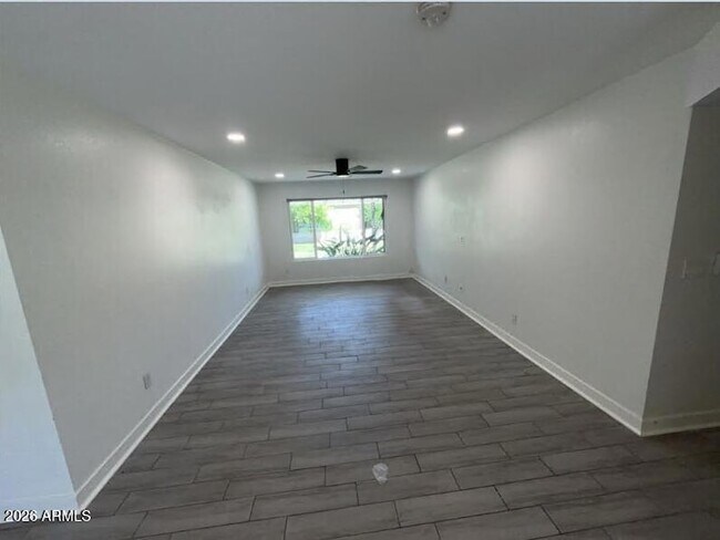 Building Photo - 6110 E Blanche Dr