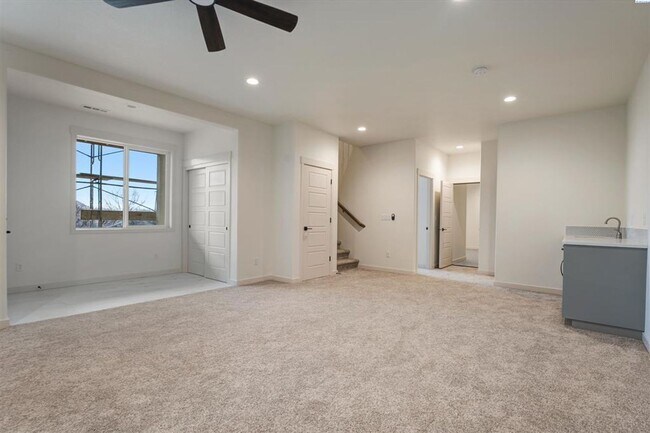 Building Photo - Stunning New Construction Five Bedroom Three Bath in South Richland!