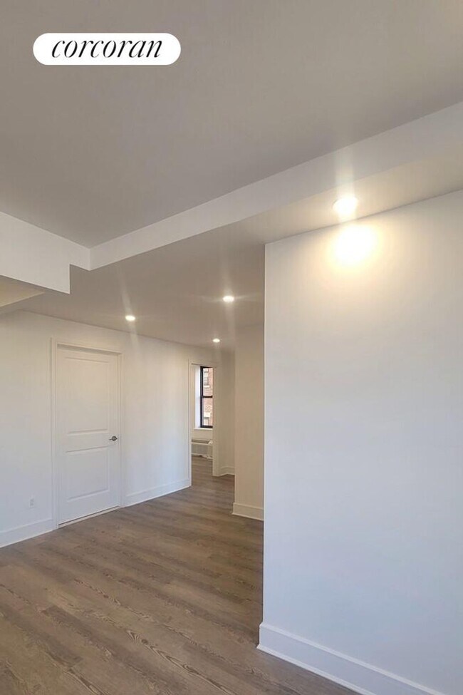 Building Photo - 45 W 81st St