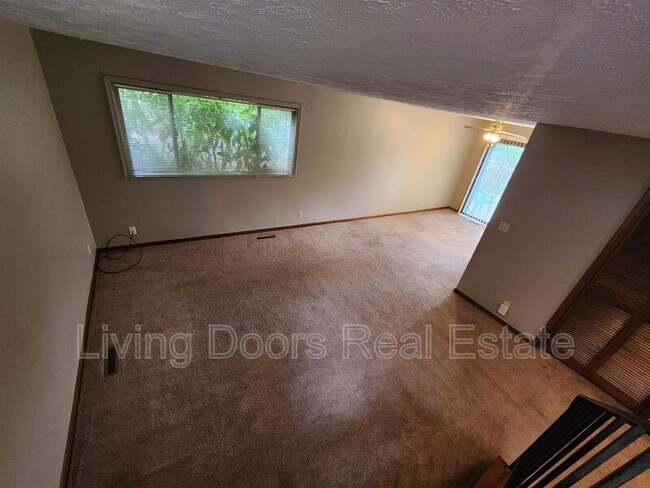 Building Photo - 4933 Ginny Ave