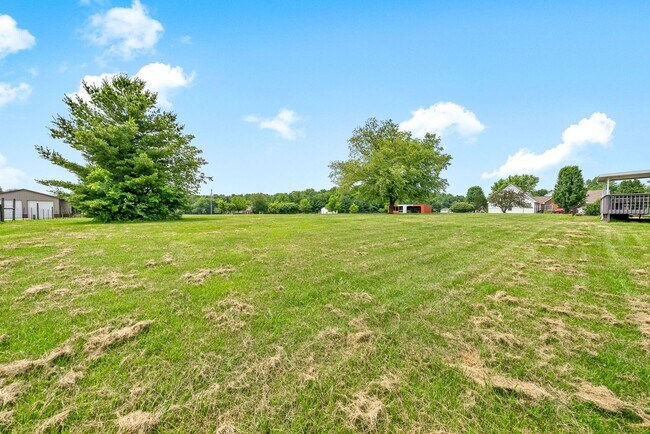 Building Photo - 1 Level Ranch Sitting on 3 Acres- Close to...