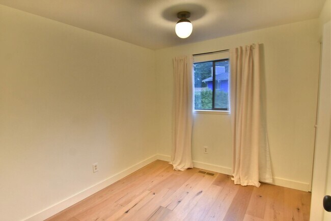 Building Photo - 4bd/3ba Mukilteo House