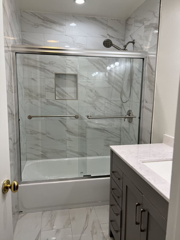 Bathroom - 1440 Veteran Ave