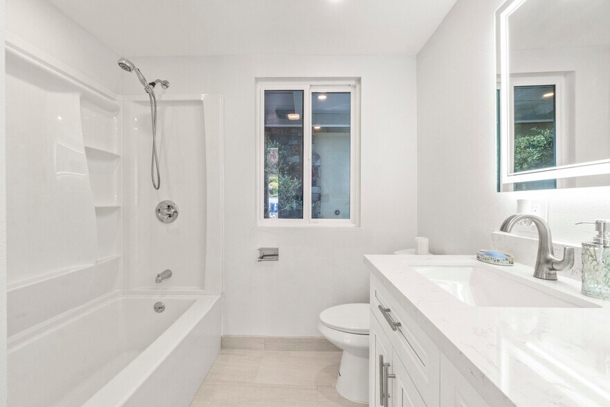 Building Photo - 1060 Palisair Pl
