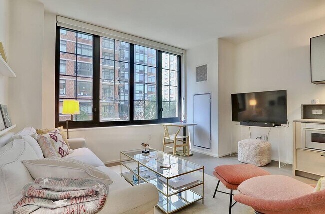 Building Photo - 1425 Hudson St