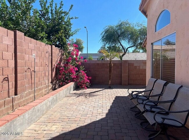 Building Photo - 2221 E Union Hills Dr