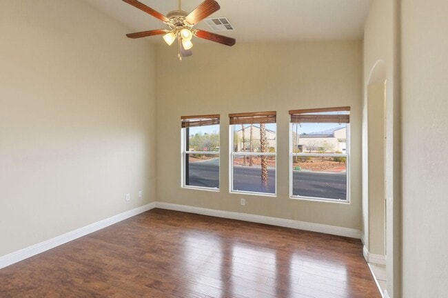 Building Photo - GORGEOUS TWO STORY TOWNHOME IN LAS VEGAS