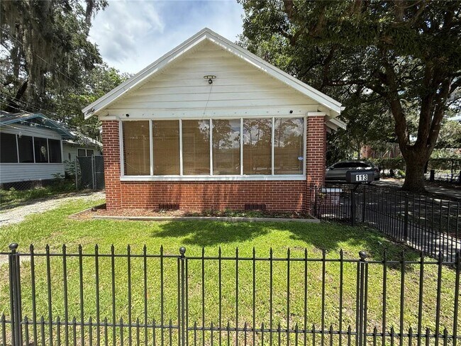Primary Photo - 113 NW 11th St