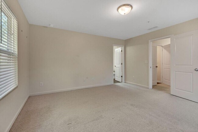 Building Photo - 1938 Millstream Hollow