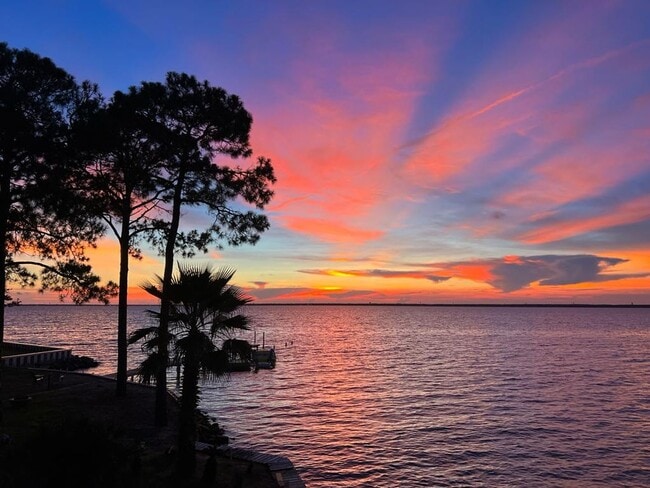 Primary Photo - Beautiful 3B/3.5B Waterfront Fully Furnish...