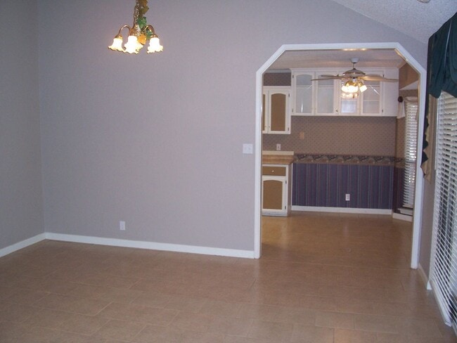 Building Photo - 410 Deepwood Dr