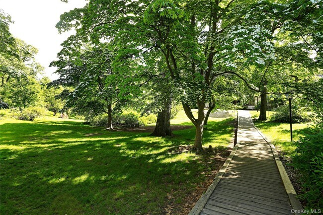 Building Photo - 555 Central Park Ave