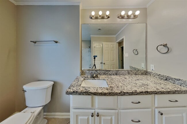 Building Photo - 3918 Forest Village Dr