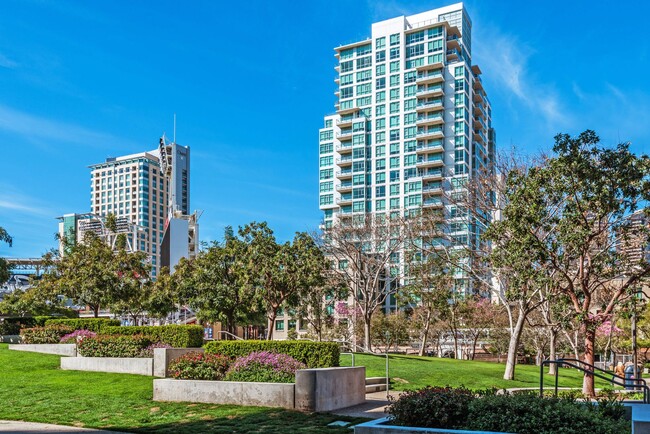 Building Photo - Stunning Legend Condo with Huge Patio Look...