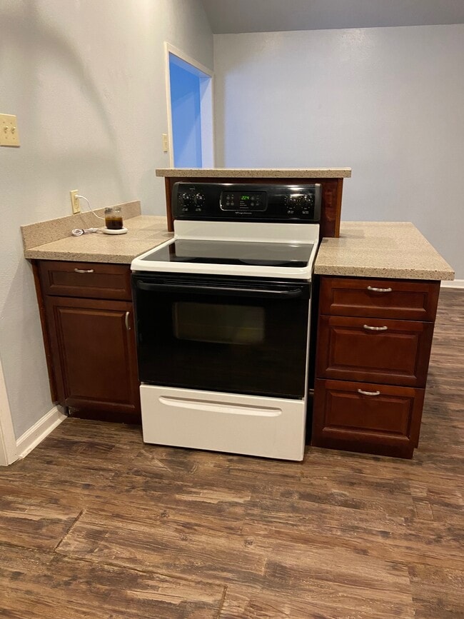 Building Photo - 73 Surrey Oak Ct