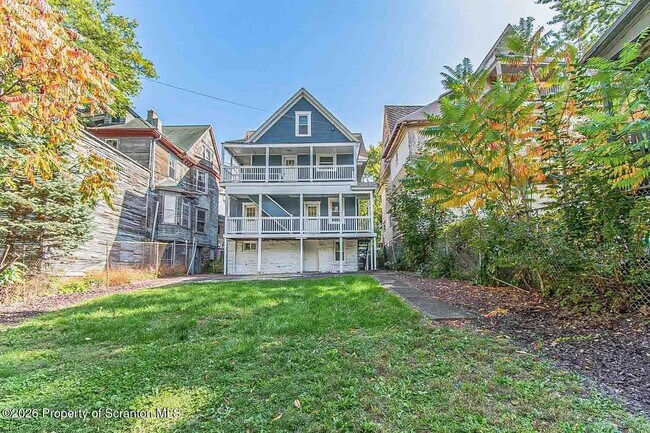 Building Photo - 815 Monroe Ave