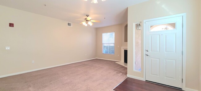 Building Photo - LUXURIOUS 1 STORY CONDO IN NATOMAS W/ ON-S...