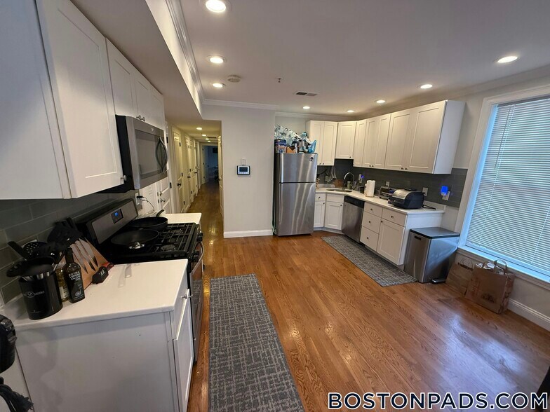 Building Photo - 2747 Washington St