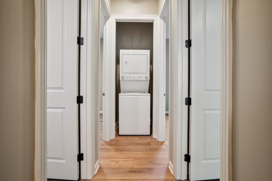 Hallway - 1938 Elysian Fields Ave