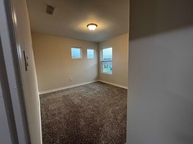 Building Photo - 5626 Encanto Dr