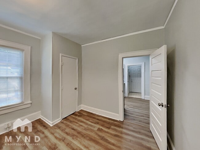 Building Photo - 401 Skyland Ave