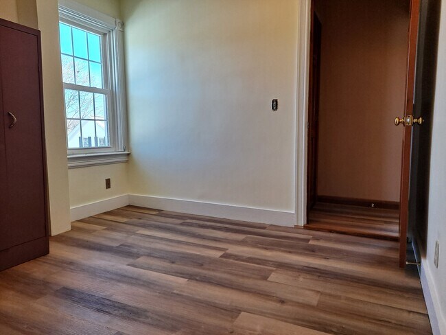 Building Photo - 1559 Mendon Rd