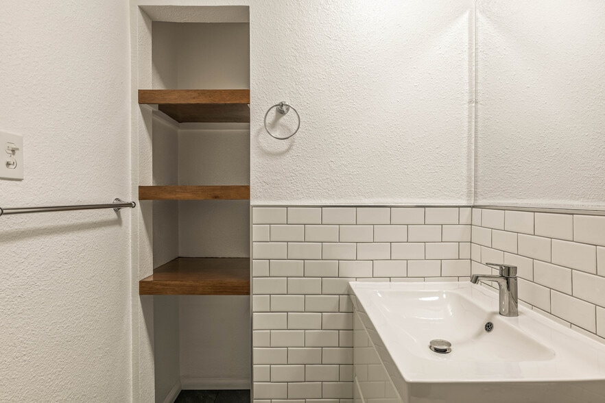 Bathroom closet - 3611 1/2 W 4th St