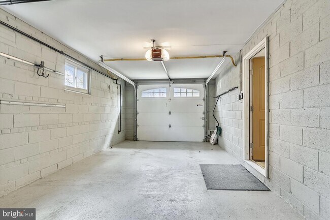 Building Photo - 6403 Tone Dr