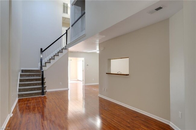 Building Photo - 707 Aylesbury Dr