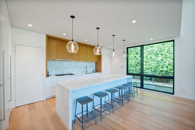 Building Photo - 60 Gansett Ln