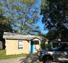 Building Photo - COMING SOON! 2 Bed / 1 Bath