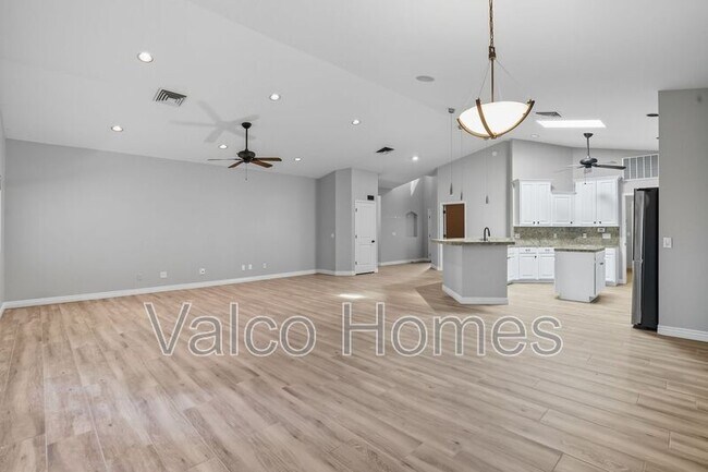 Building Photo - 6326 N 14th Pl