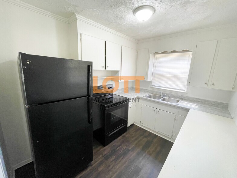 Building Photo - 117 Mayo Dr