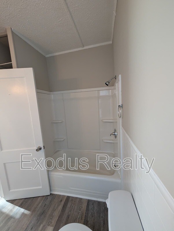 Building Photo - 105 Gordon St