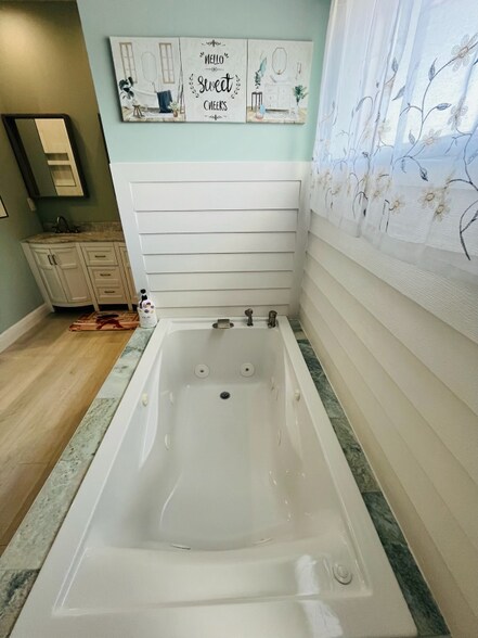 Building Photo - 8640 Rockland Dr