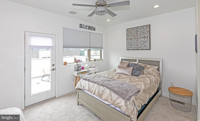 Building Photo - 3123 Beachview Ln